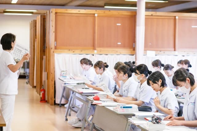 専門学校愛知保健看護大学校