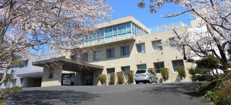 officeMainImageBlurLeft