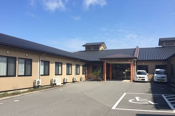 officeMainImageBlurLeft