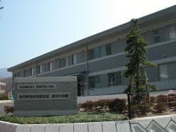 officeMainImageBlurLeft